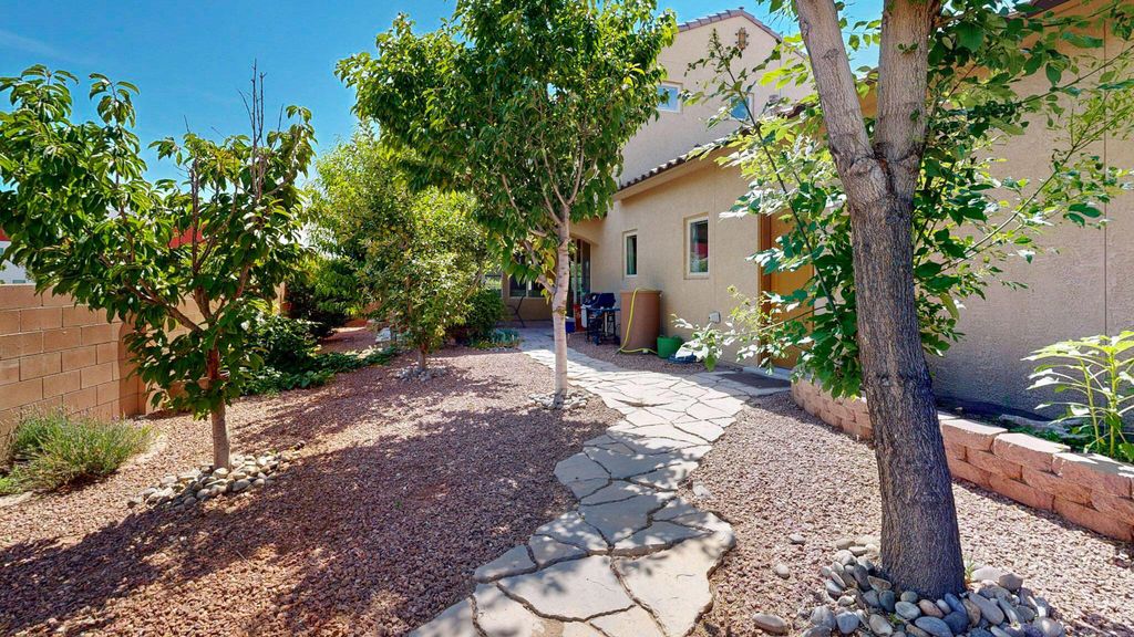 Image 16 of property listing at 5601 Addis Drive SE, Albuquerque, NM 87106