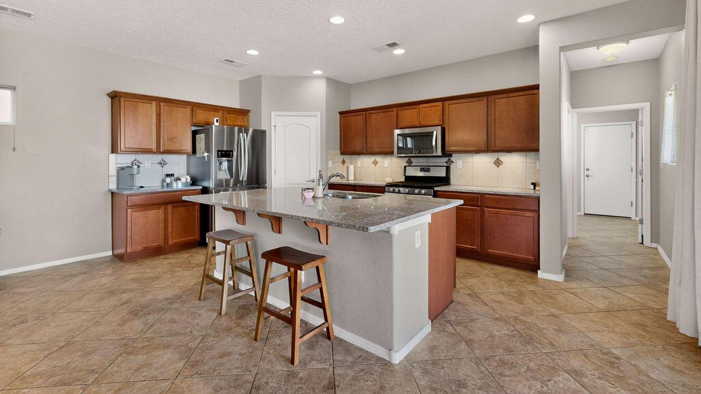 Image 17 of property listing at 5601 Addis Drive SE, Albuquerque, NM 87106