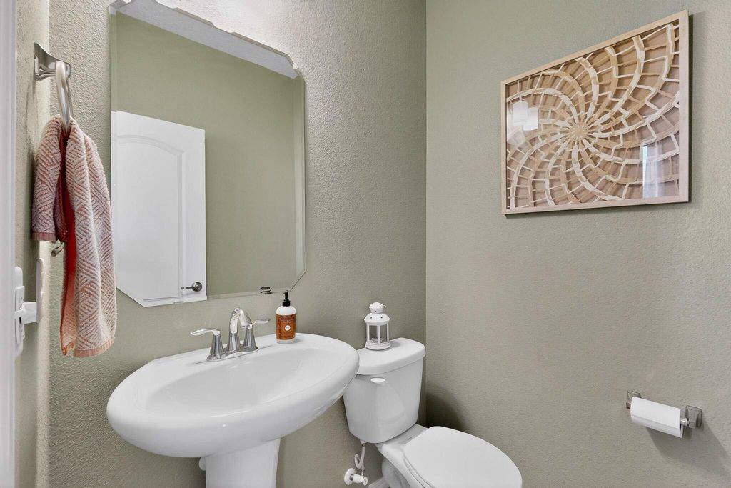 Image 19 of property listing at 5601 Addis Drive SE, Albuquerque, NM 87106