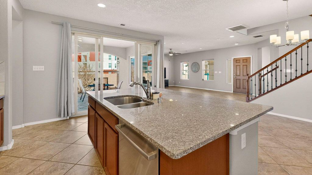 Image 7 of property listing at 5601 Addis Drive SE, Albuquerque, NM 87106