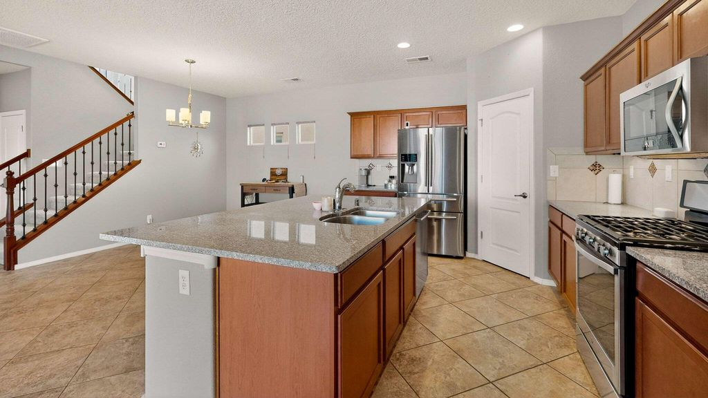 Image 8 of property listing at 5601 Addis Drive SE, Albuquerque, NM 87106