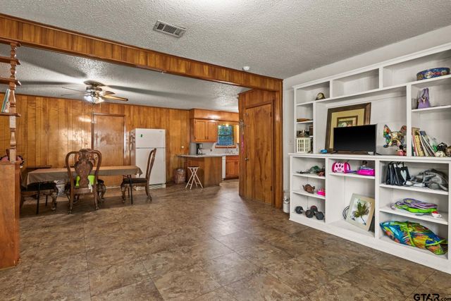 309 Henderson, Mt Pleasant, TX 75455