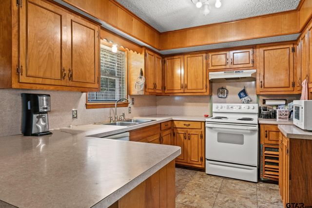 309 Henderson, Mt Pleasant, TX 75455