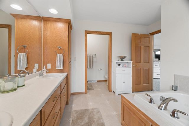 2855 FREEDOM ROAD, De Pere, WI 54115