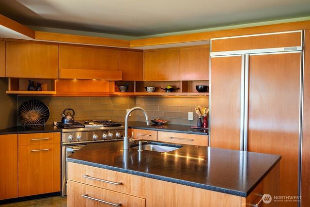 2000 Bayshore Road, Lopez Island, WA 98261