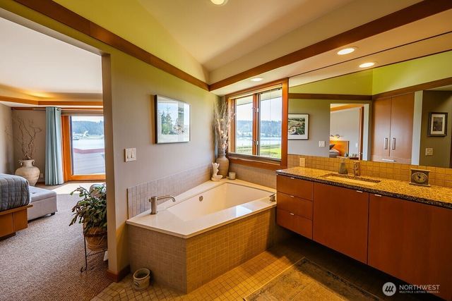 2000 Bayshore Road, Lopez Island, WA 98261