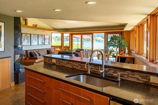 2000 Bayshore Road, Lopez Island, WA 98261