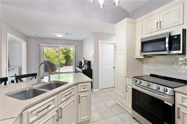 1520 Smoke Hill Drive, Hoschton, GA 30548