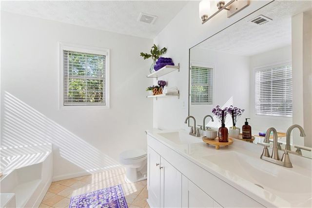 1520 Smoke Hill Drive, Hoschton, GA 30548