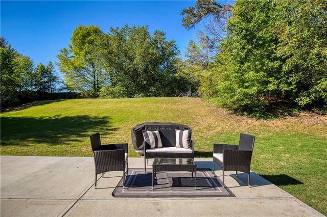 1520 Smoke Hill Drive, Hoschton, GA 30548