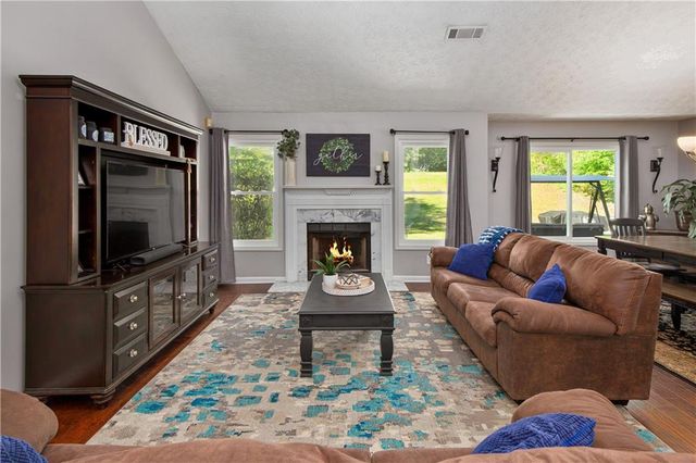 1520 Smoke Hill Drive, Hoschton, GA 30548