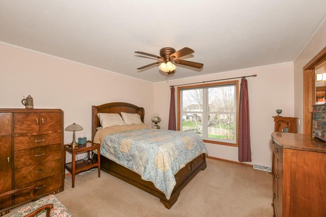 2456 Emslie DRIVE, Waukesha, WI 53188