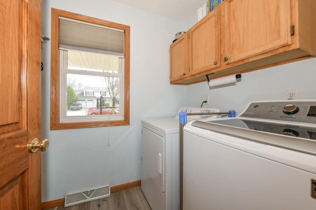 2456 Emslie DRIVE, Waukesha, WI 53188