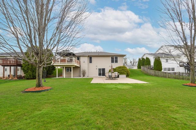 2456 Emslie DRIVE, Waukesha, WI 53188