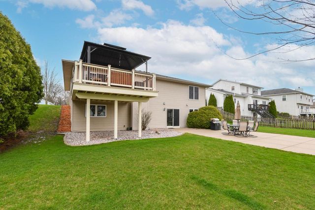 2456 Emslie DRIVE, Waukesha, WI 53188