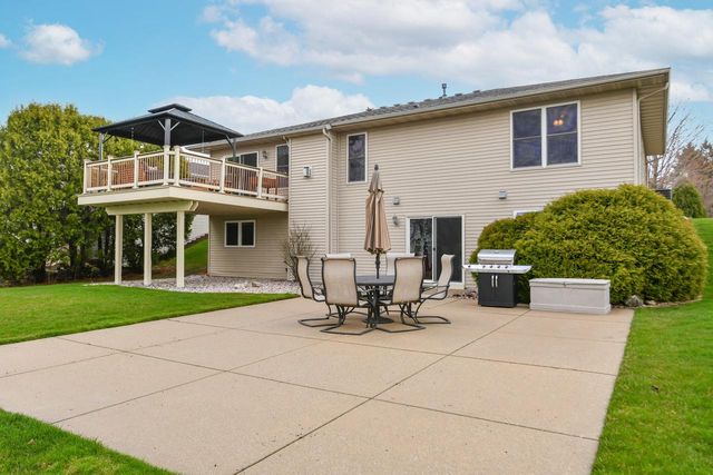 2456 Emslie DRIVE, Waukesha, WI 53188
