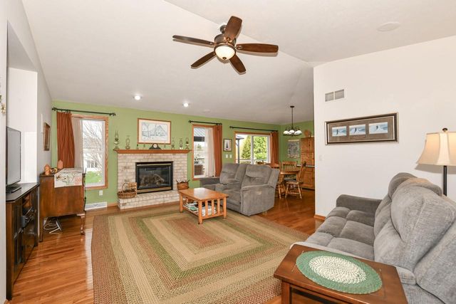2456 Emslie DRIVE, Waukesha, WI 53188