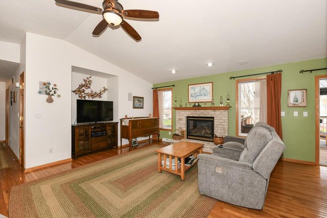 2456 Emslie DRIVE, Waukesha, WI 53188