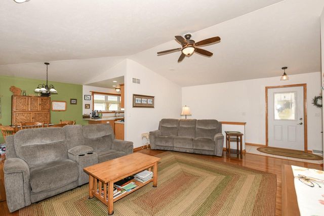 2456 Emslie DRIVE, Waukesha, WI 53188