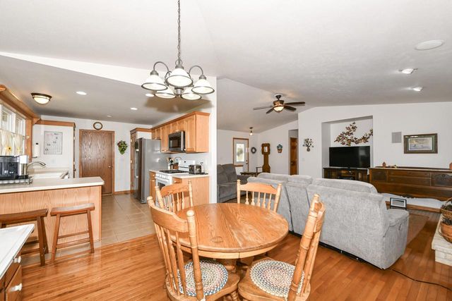 2456 Emslie DRIVE, Waukesha, WI 53188