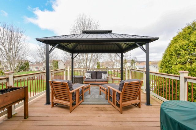 2456 Emslie DRIVE, Waukesha, WI 53188