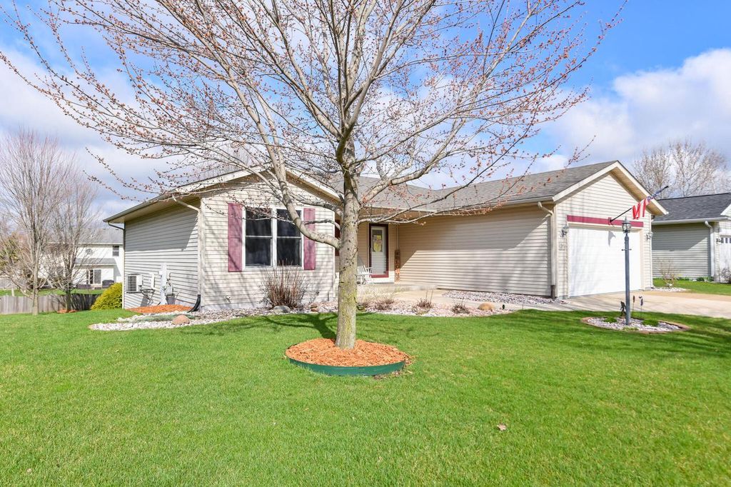 2456 Emslie DRIVE, Waukesha, WI 53188