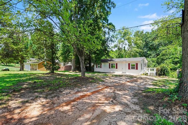 8232 Starnes Randall Road, Charlotte, NC 28215