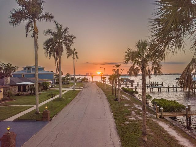 2410 RIVERSIDE DRIVE E, Bradenton, FL 34208