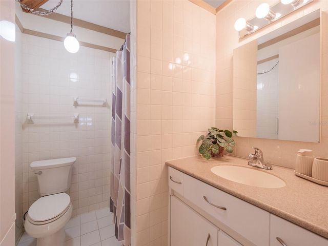 2410 RIVERSIDE DRIVE E, Bradenton, FL 34208