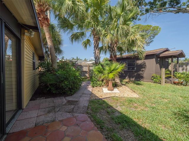 2410 RIVERSIDE DRIVE E, Bradenton, FL 34208