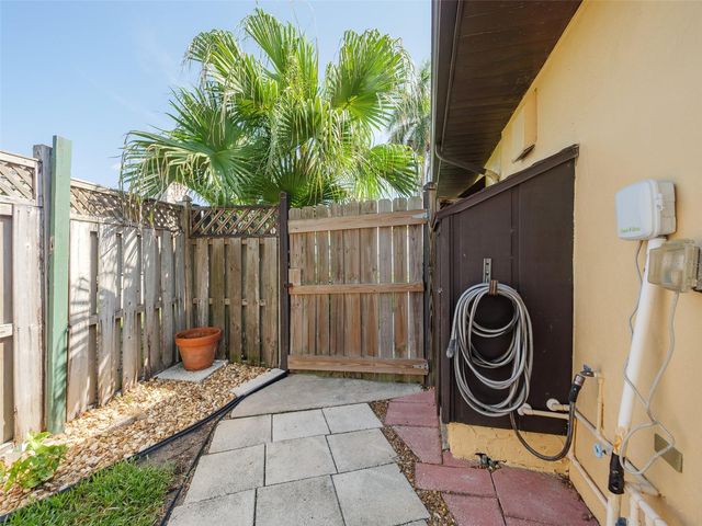 2410 RIVERSIDE DRIVE E, Bradenton, FL 34208