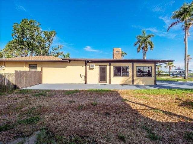 2410 RIVERSIDE DRIVE E, Bradenton, FL 34208