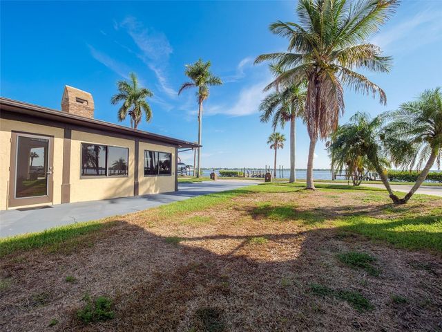 2410 RIVERSIDE DRIVE E, Bradenton, FL 34208