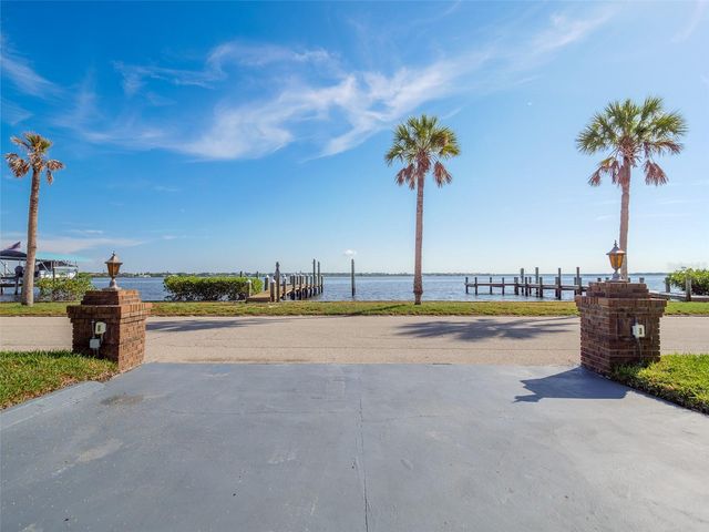 2410 RIVERSIDE DRIVE E, Bradenton, FL 34208