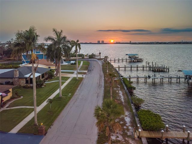 2410 RIVERSIDE DRIVE E, Bradenton, FL 34208