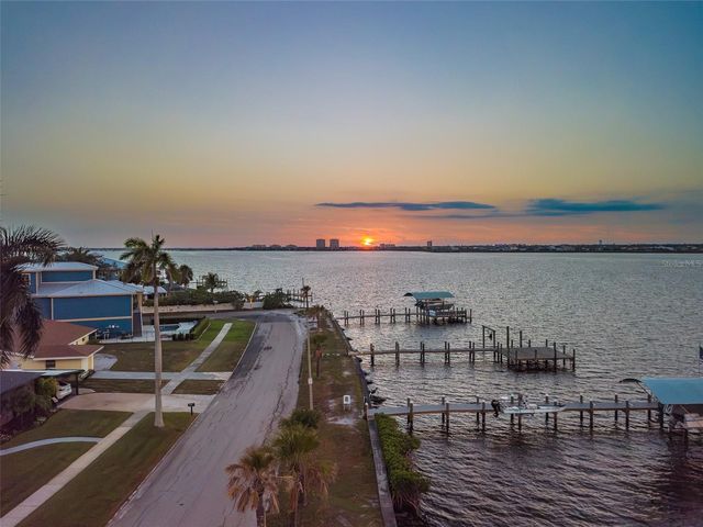 2410 RIVERSIDE DRIVE E, Bradenton, FL 34208
