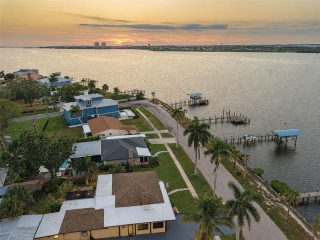 2410 RIVERSIDE DRIVE E, Bradenton, FL 34208
