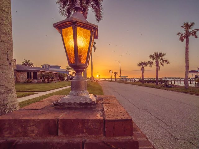 2410 RIVERSIDE DRIVE E, Bradenton, FL 34208