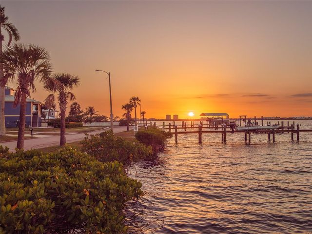 2410 RIVERSIDE DRIVE E, Bradenton, FL 34208