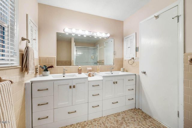 101 Ray Road, Chapel Hill, NC 27516
