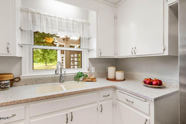 101 Ray Road, Chapel Hill, NC 27516