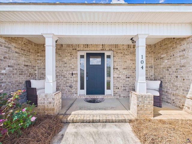 104 Sig Court, Kathleen, GA 31047