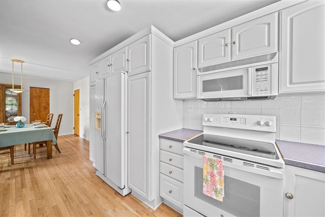 30906 Roycroft Street, Livonia, MI 48154
