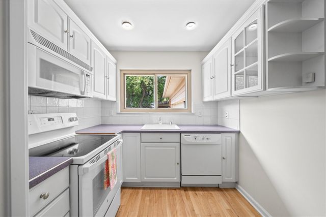 30906 Roycroft Street, Livonia, MI 48154