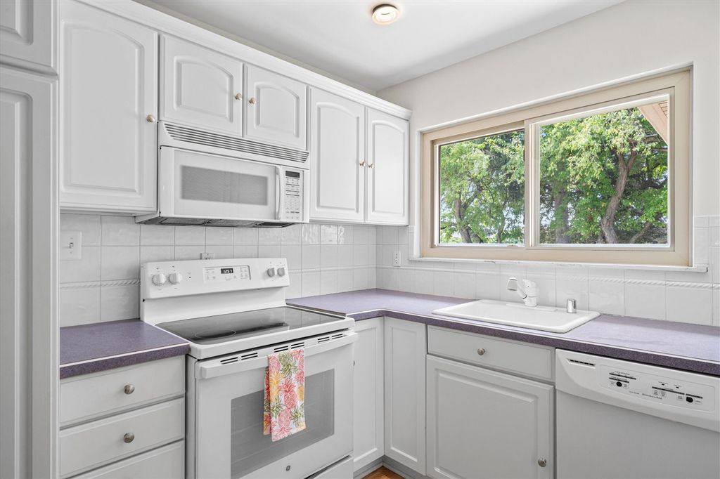30906 Roycroft Street, Livonia, MI 48154