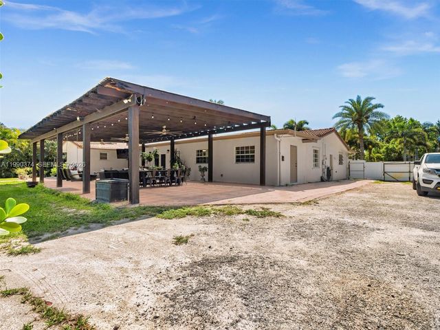 14051 SW 15th Ct, Davie, FL 33325