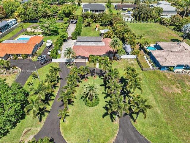 14051 SW 15th Ct, Davie, FL 33325