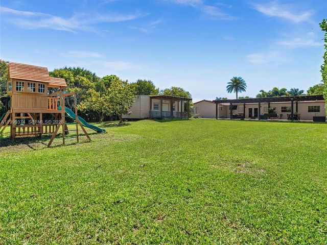 14051 SW 15th Ct, Davie, FL 33325