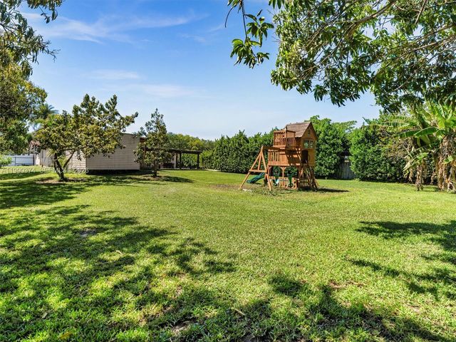 14051 SW 15th Ct, Davie, FL 33325