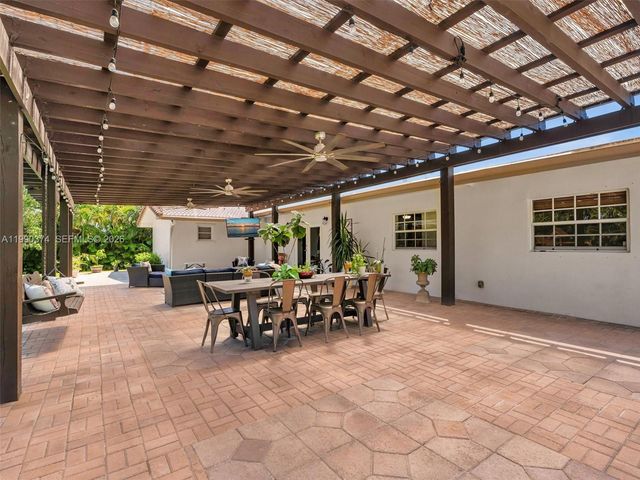 14051 SW 15th Ct, Davie, FL 33325